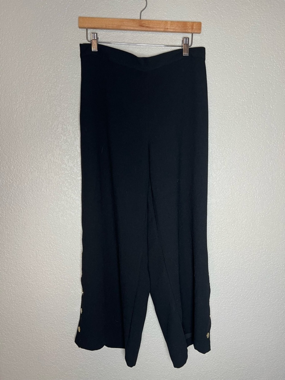 Who What Wear Black Wide-Leg Capris with Hem Buttons
